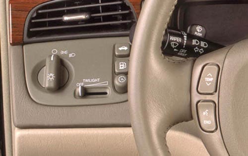 2005 Cadillac DeVille interior D