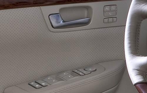 2010 Cadillac DTS front safety DETAIL