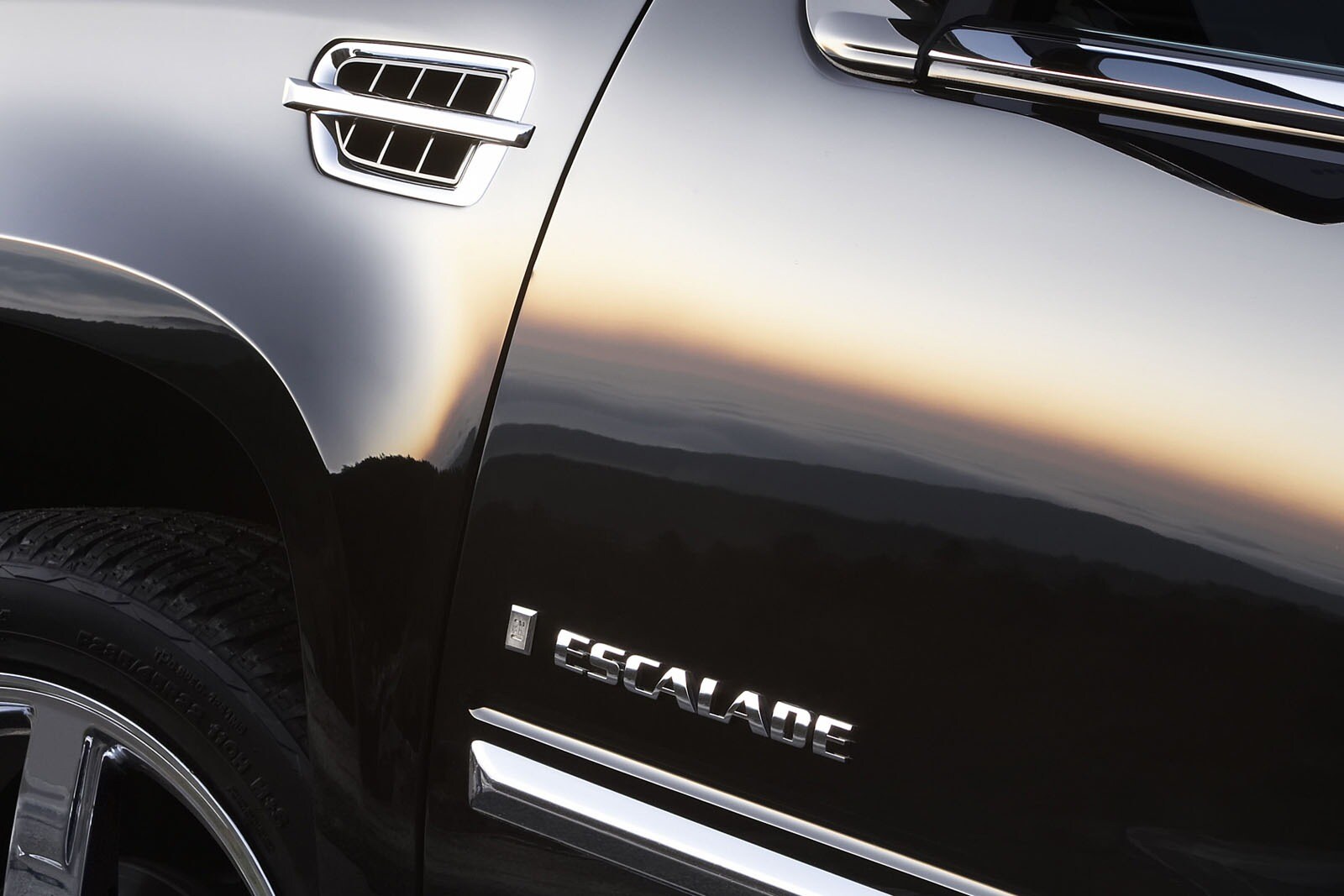 2007 Cadillac Escalade ESV exterior EDETAIL