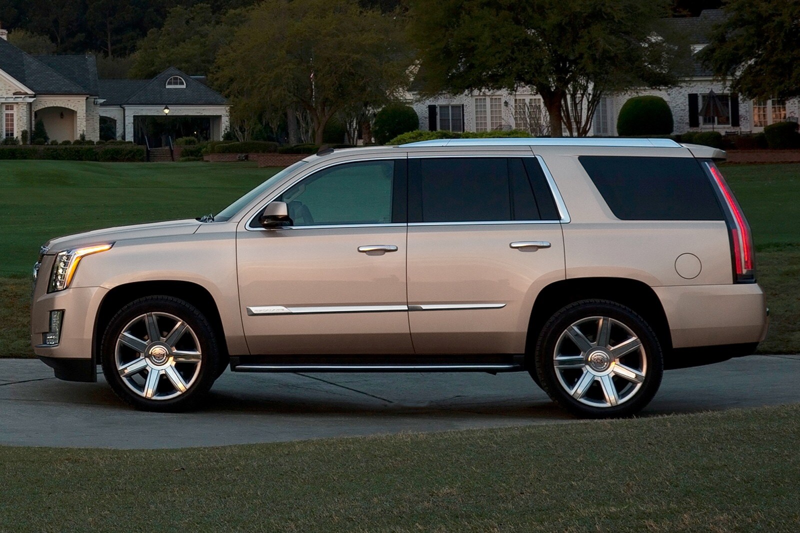 2016 Cadillac Escalade ESV exterior FOG