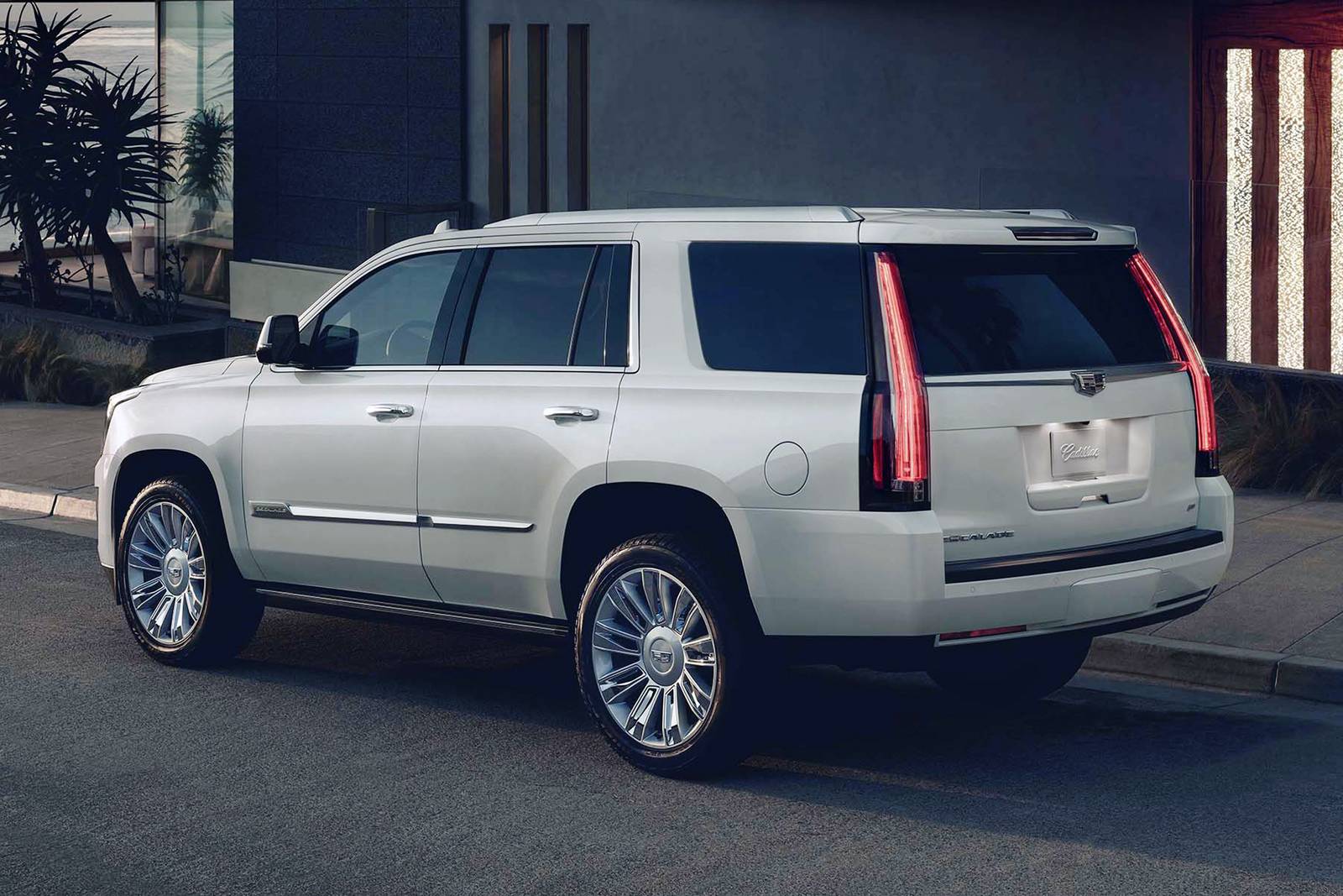 2017 Cadillac Escalade exterior FQ