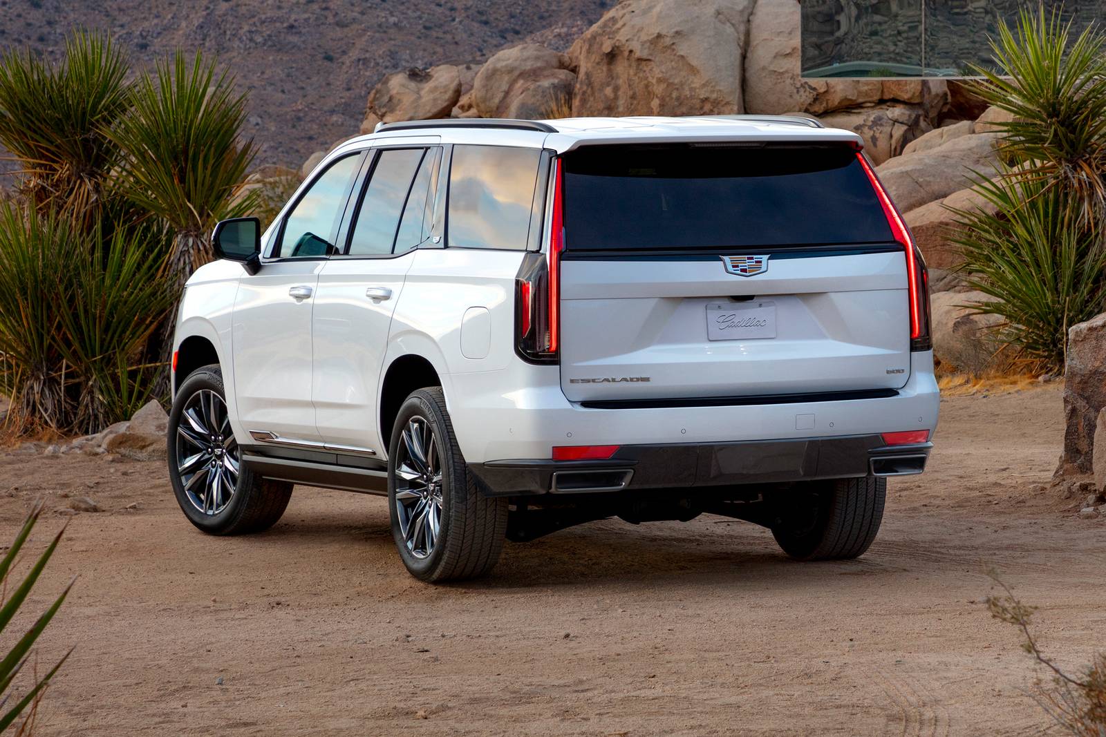 2024 Cadillac Escalade exterior FQ