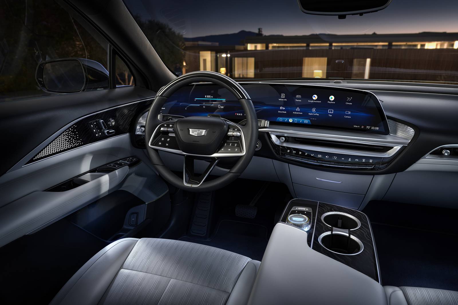2023 Cadillac Lyriq interior SWD