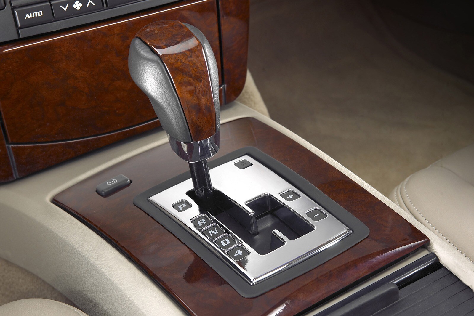 2008 Cadillac Srx interior SHF