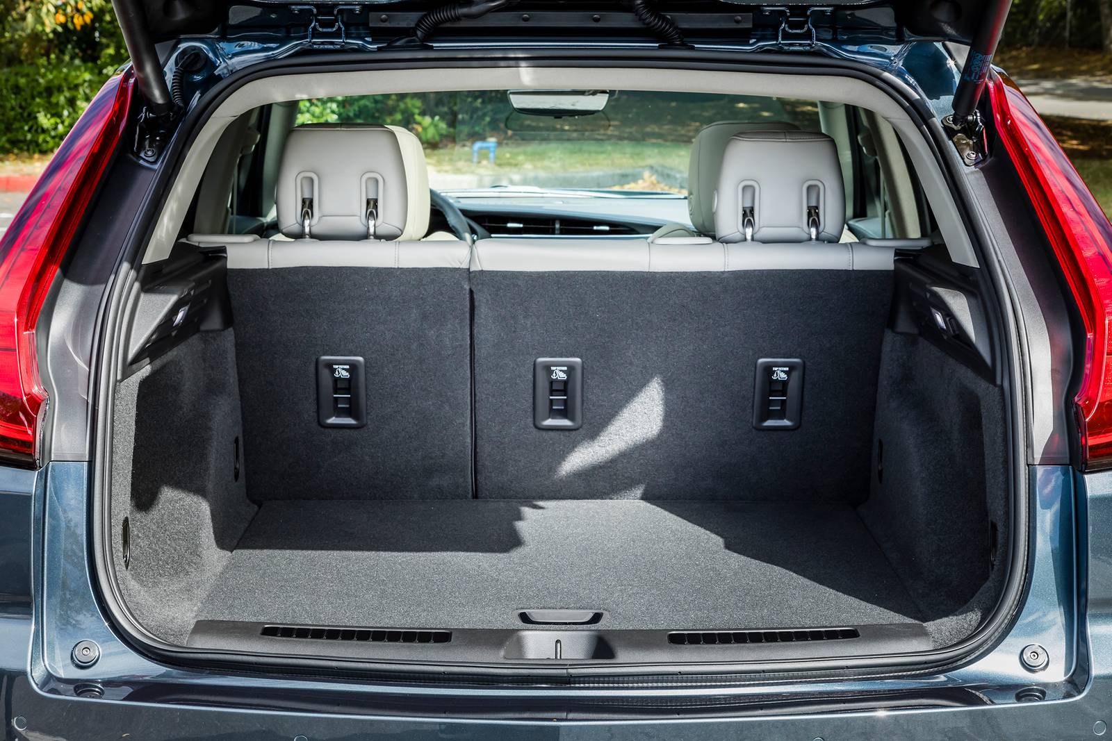 2019 Cadillac XT4 front safety CARGO