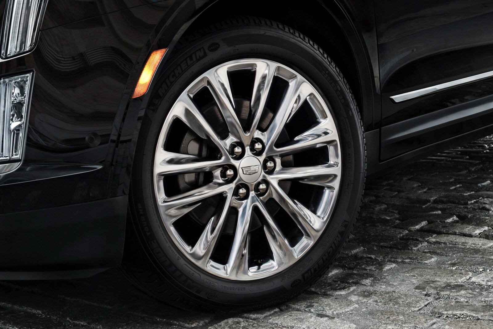 2017 Cadillac Xt5 exterior W