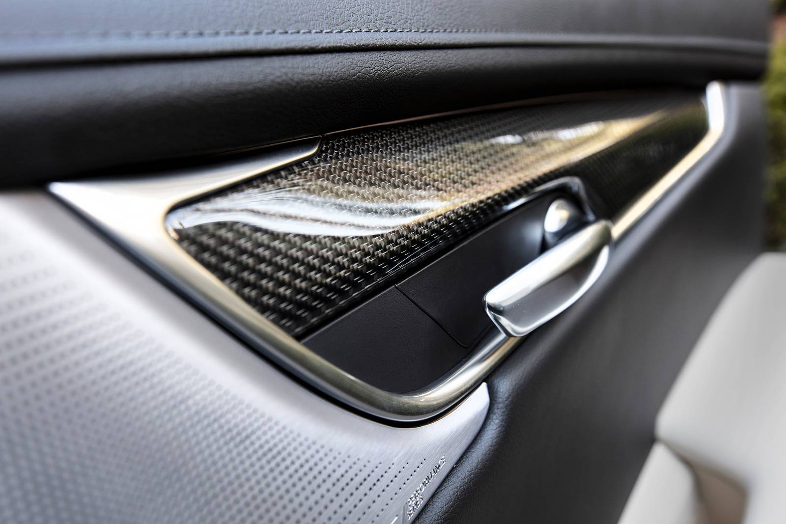 2021 Cadillac XT5 front safety DETAIL