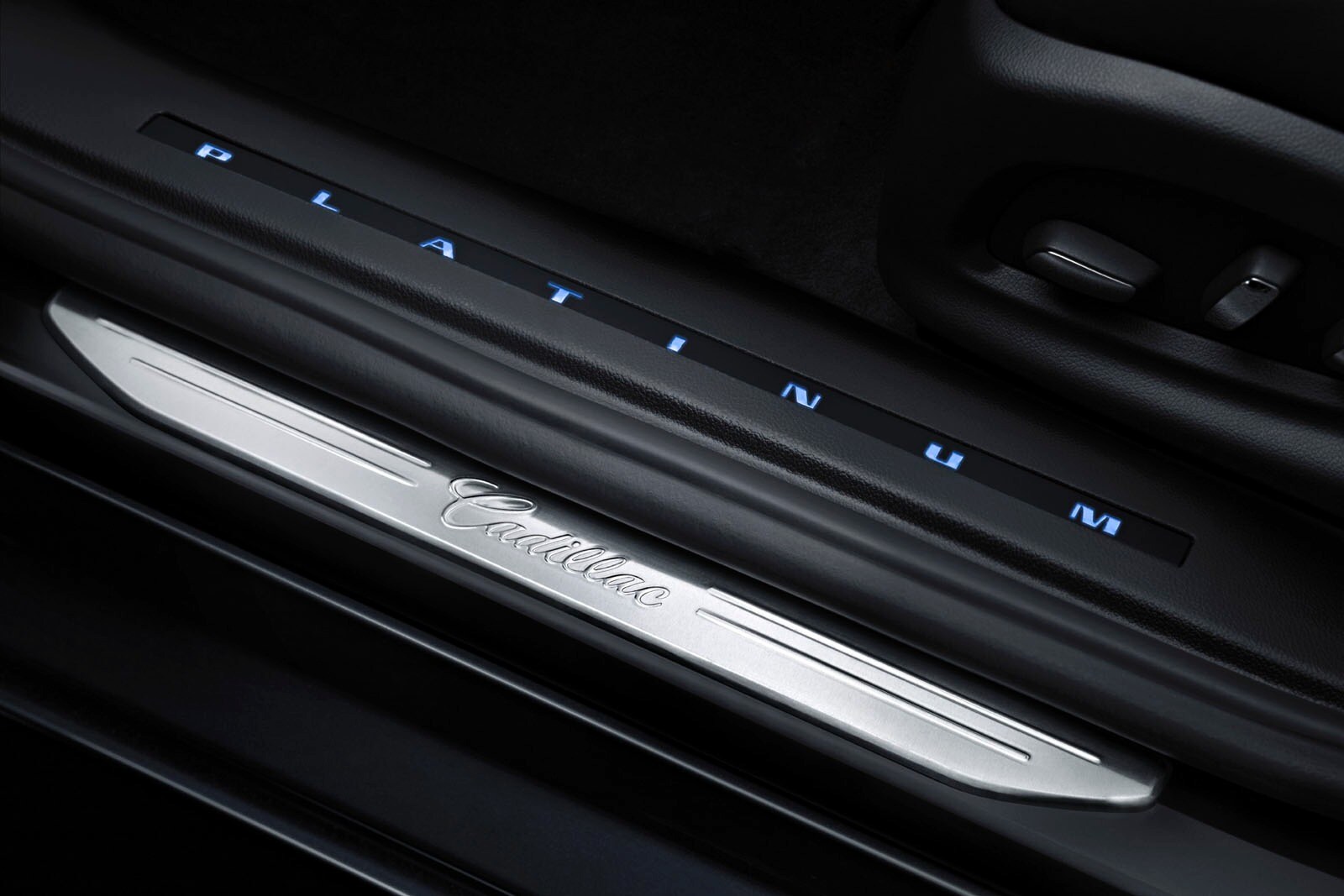 2013 Cadillac XTS front safety DETAIL