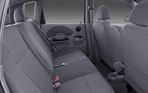 2004 Chevrolet Aveo interior RI