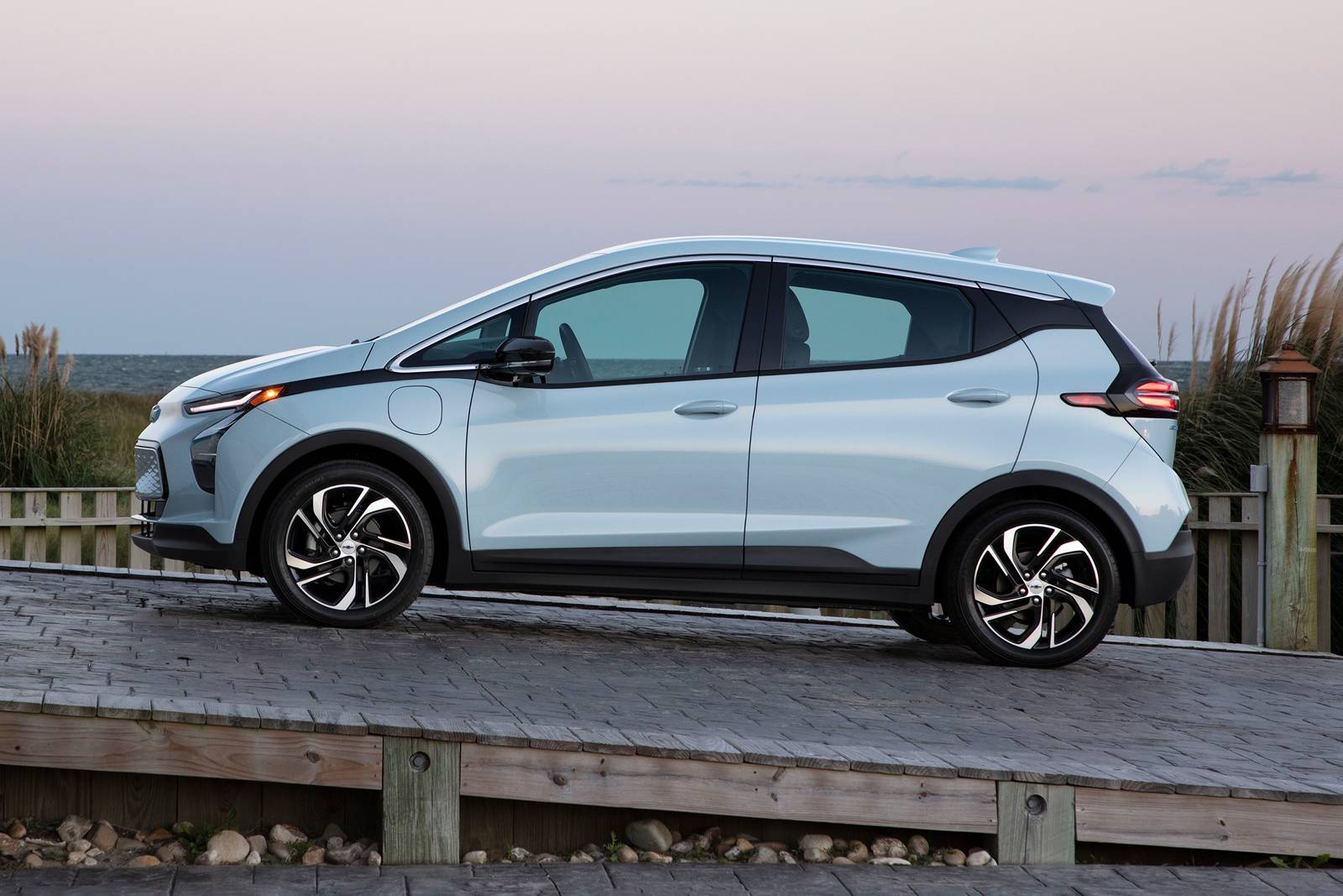 2022 Chevrolet Bolt exterior S
