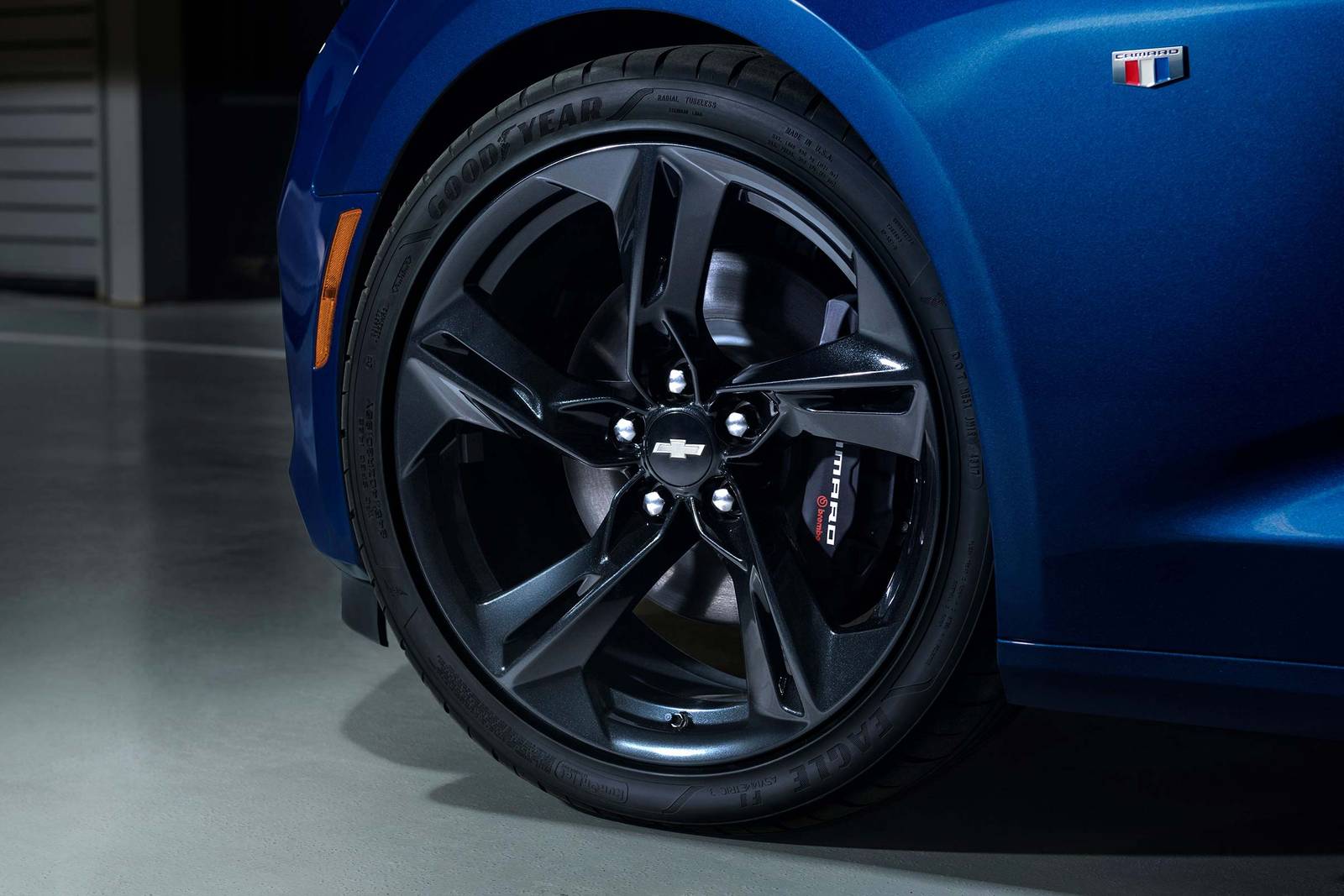 2019 Chevrolet Camaro — OEM photo 3