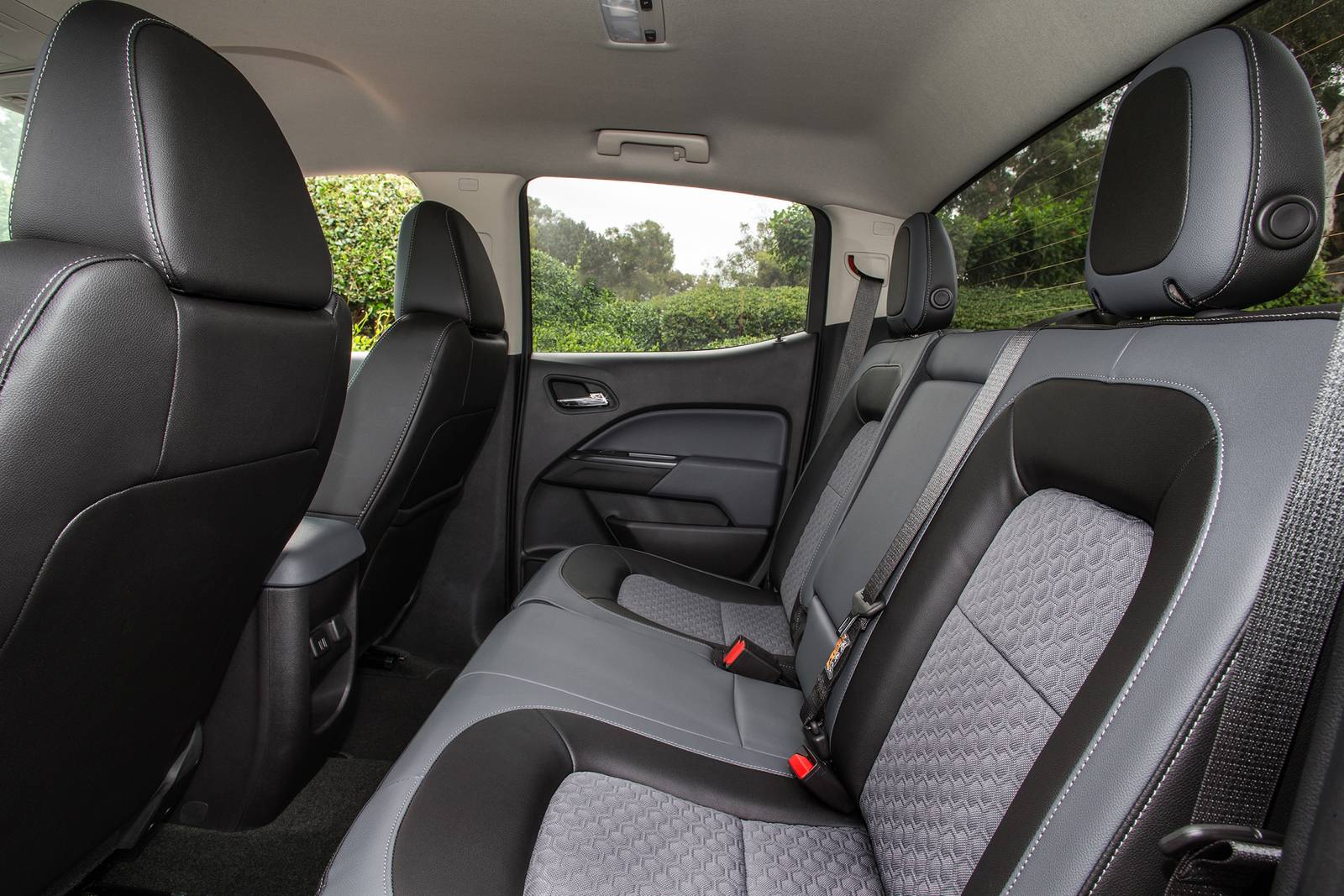 2018 Chevrolet Colorado interior RI