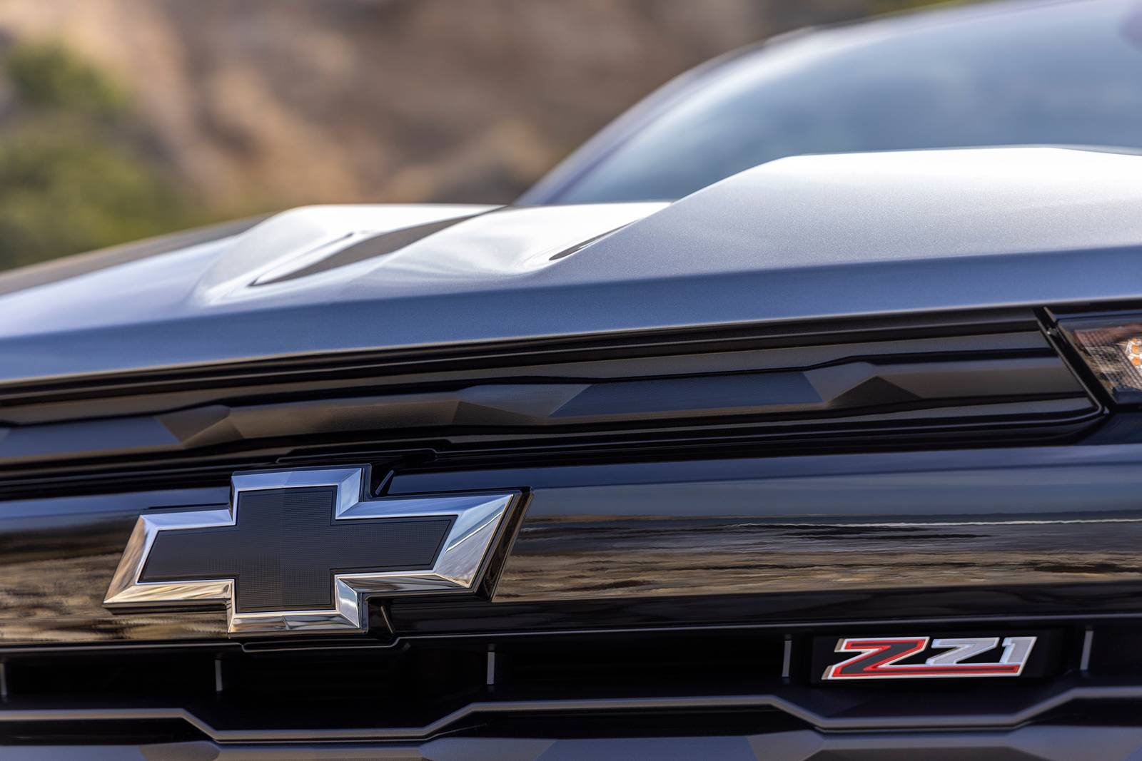 2023 Chevrolet Colorado — OEM photo 5