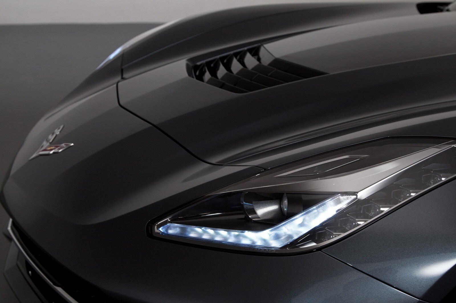 2014 Chevrolet Corvette Stingray front safety EDETAIL