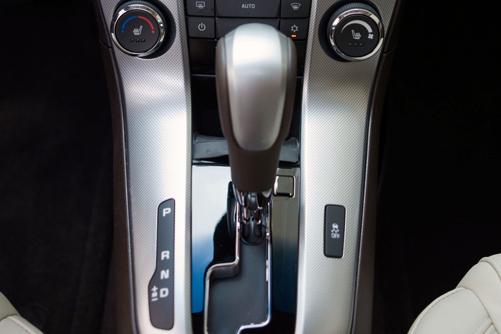 2013 Chevrolet Cruze interior SHF