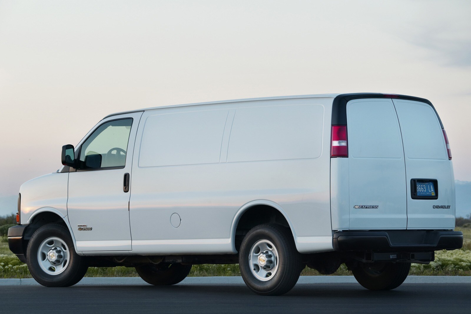2007 Chevrolet Express Cargo 2500 Cargo Van Exterior