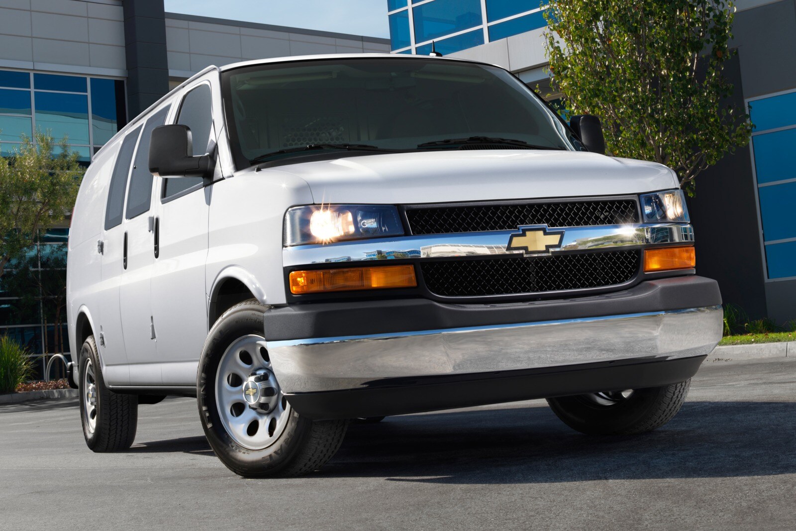 2015 Chevrolet Express LS 2500 Passenger Van Exterior