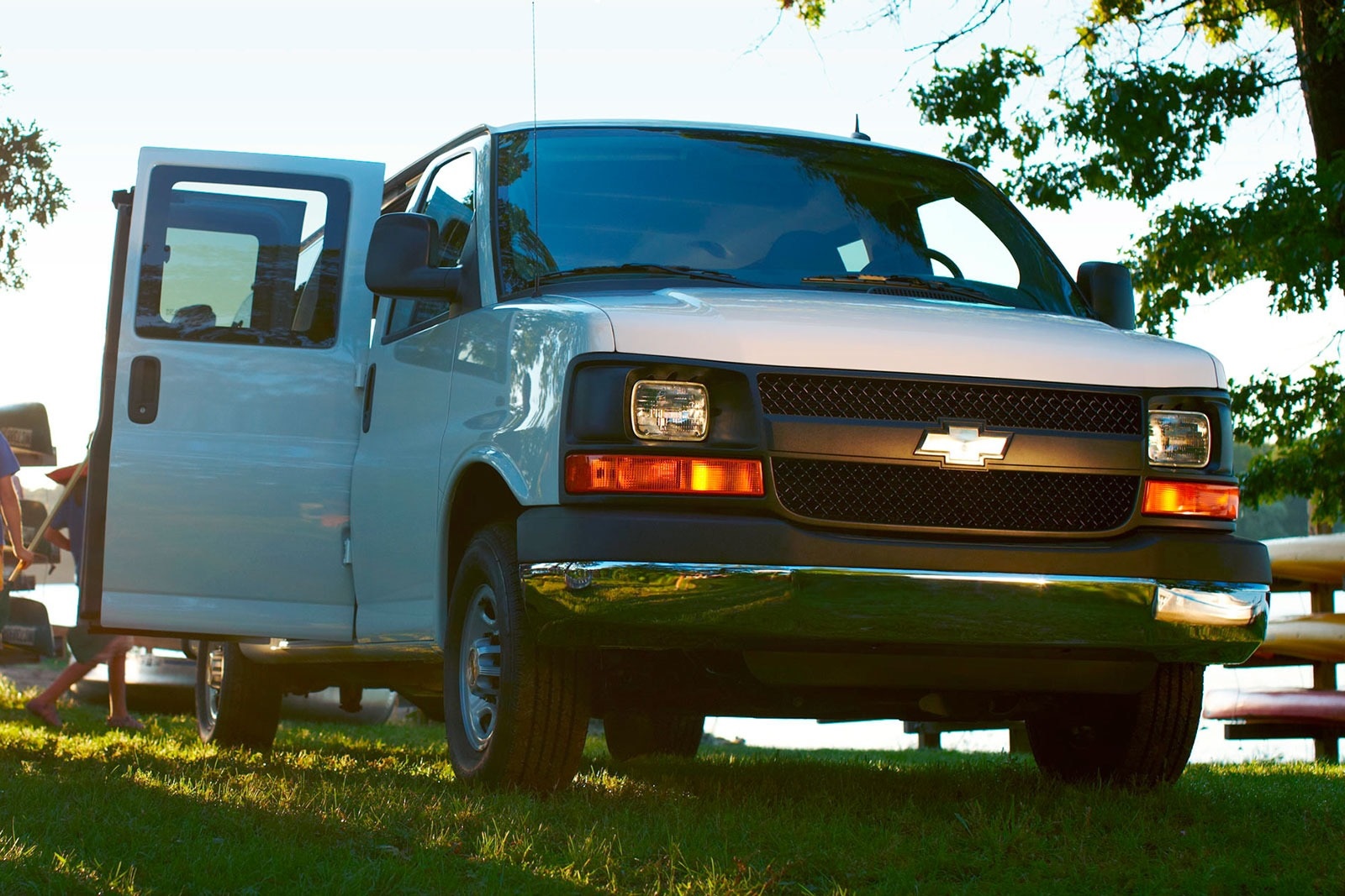 2016 Chevrolet Express front safety FQ