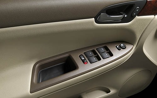 2007 Chevrolet Impala front safety DETAIL