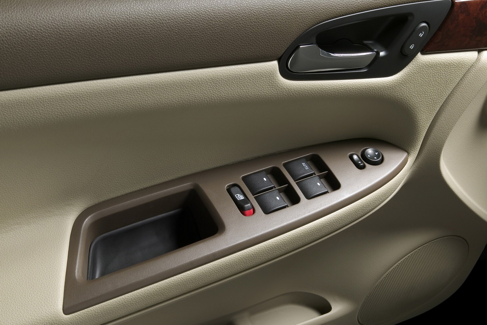 2007 Chevrolet Impala front safety DETAIL