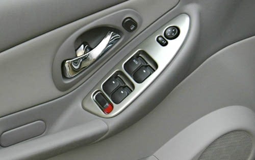 2004 Chevrolet Malibu interior DETAIL