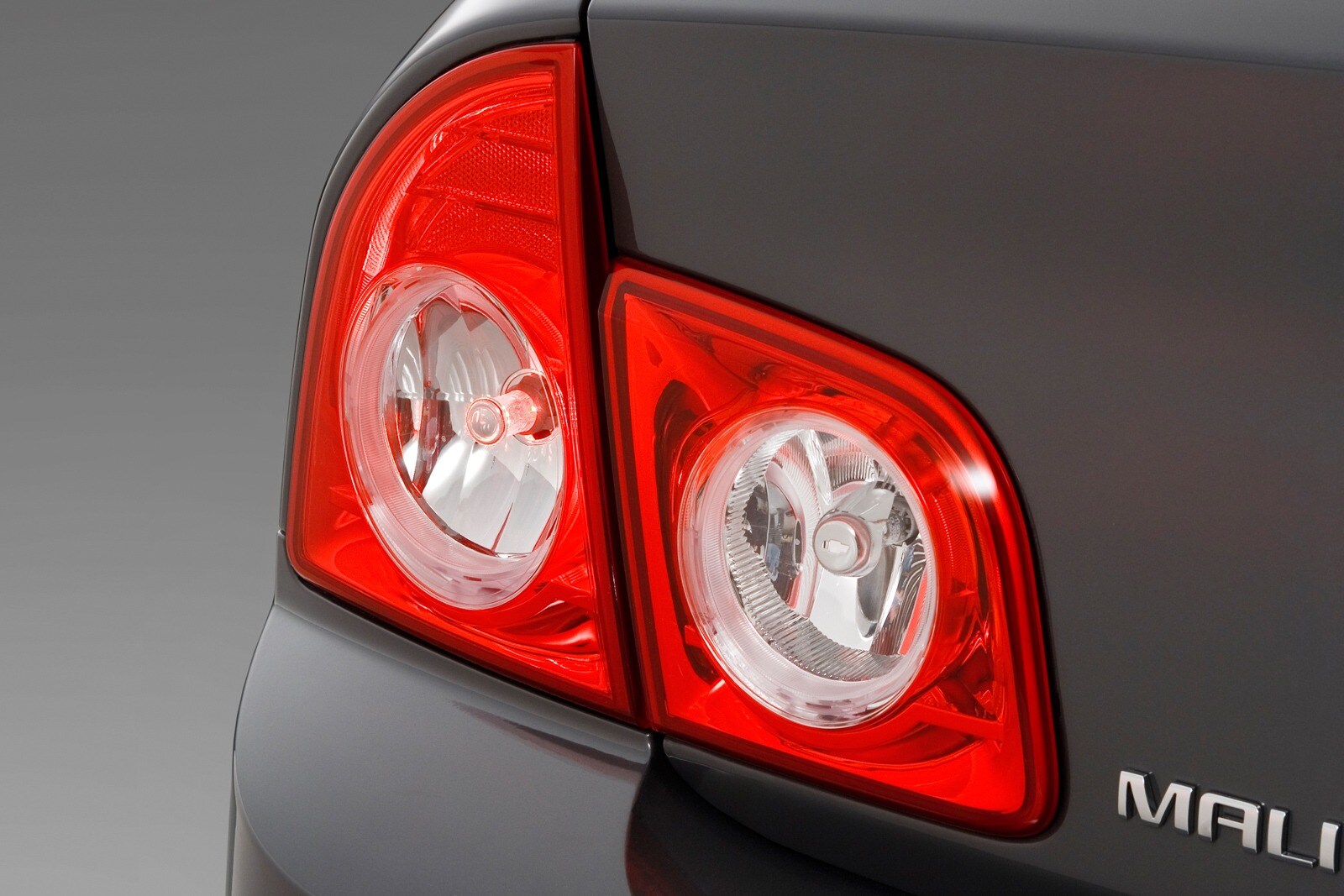 2009 Chevrolet Malibu — OEM photo 2