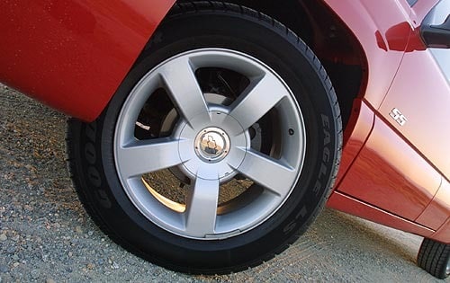 2004 Chevrolet Silverado — OEM photo 3