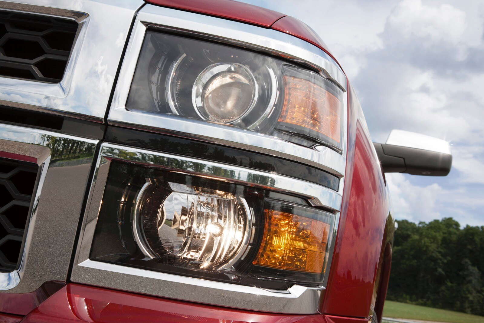 2014 Chevrolet Silverado 2500HD front safety EDETAIL