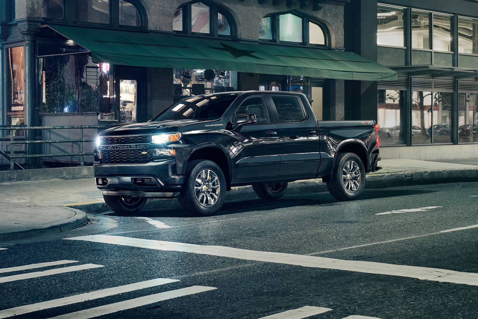 Chevrolet Silverado 1500 Custom Crew Cab Pickup Exterior