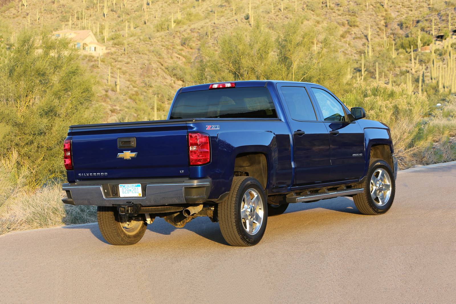 2017 Chevrolet Silverado — OEM photo 1