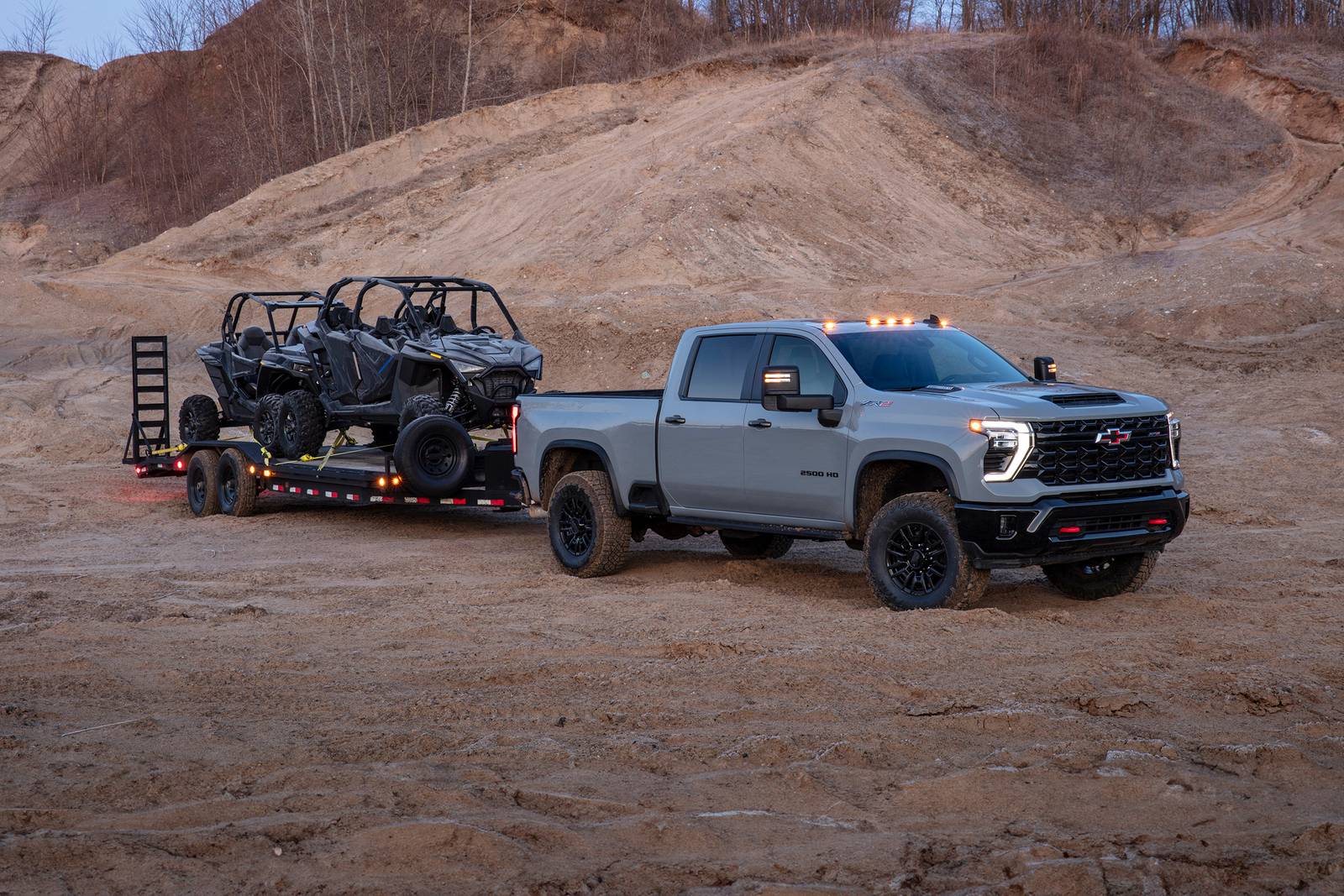2025 Chevrolet Silverado exterior LIFE1