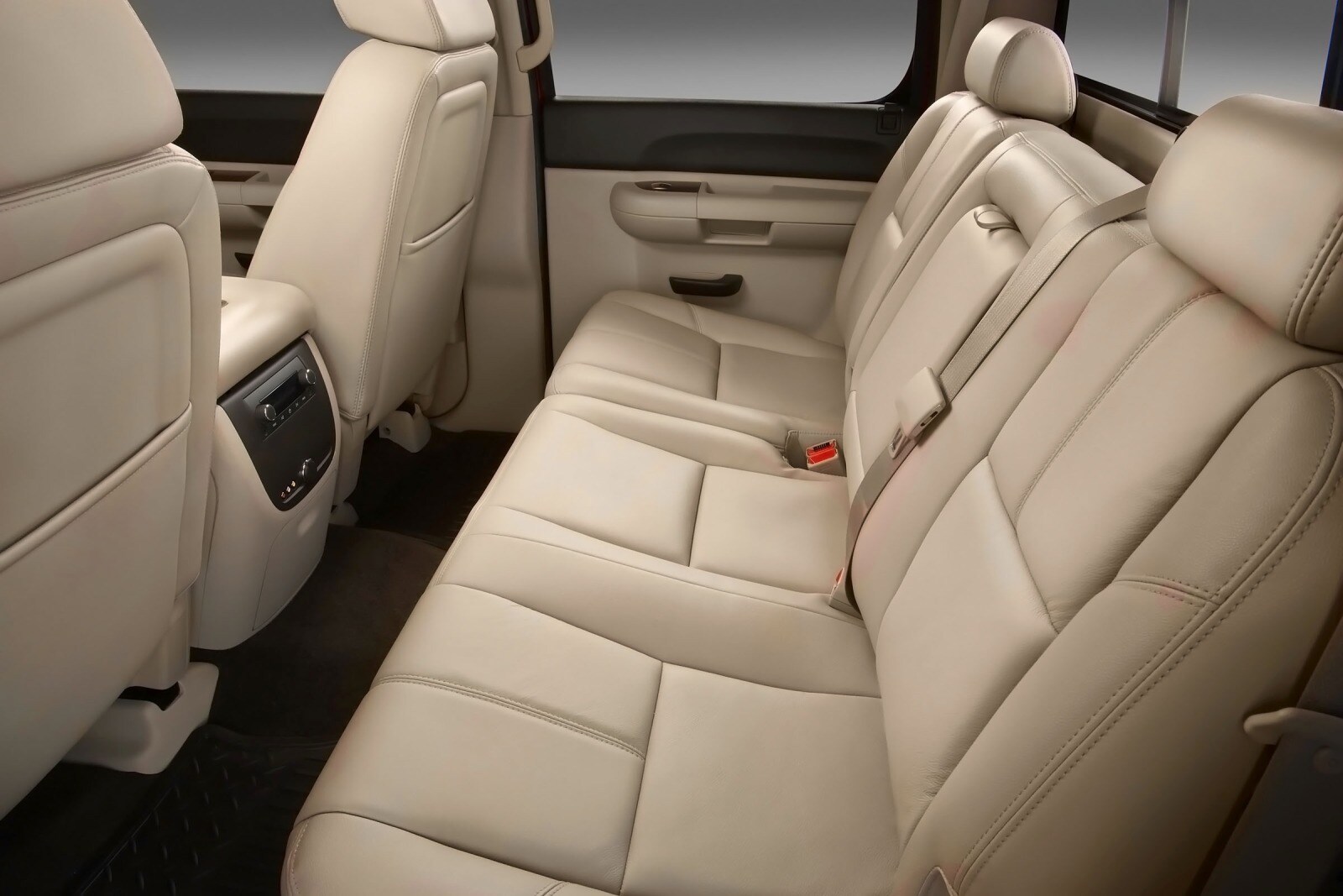 2014 Chevrolet Silverado interior RI