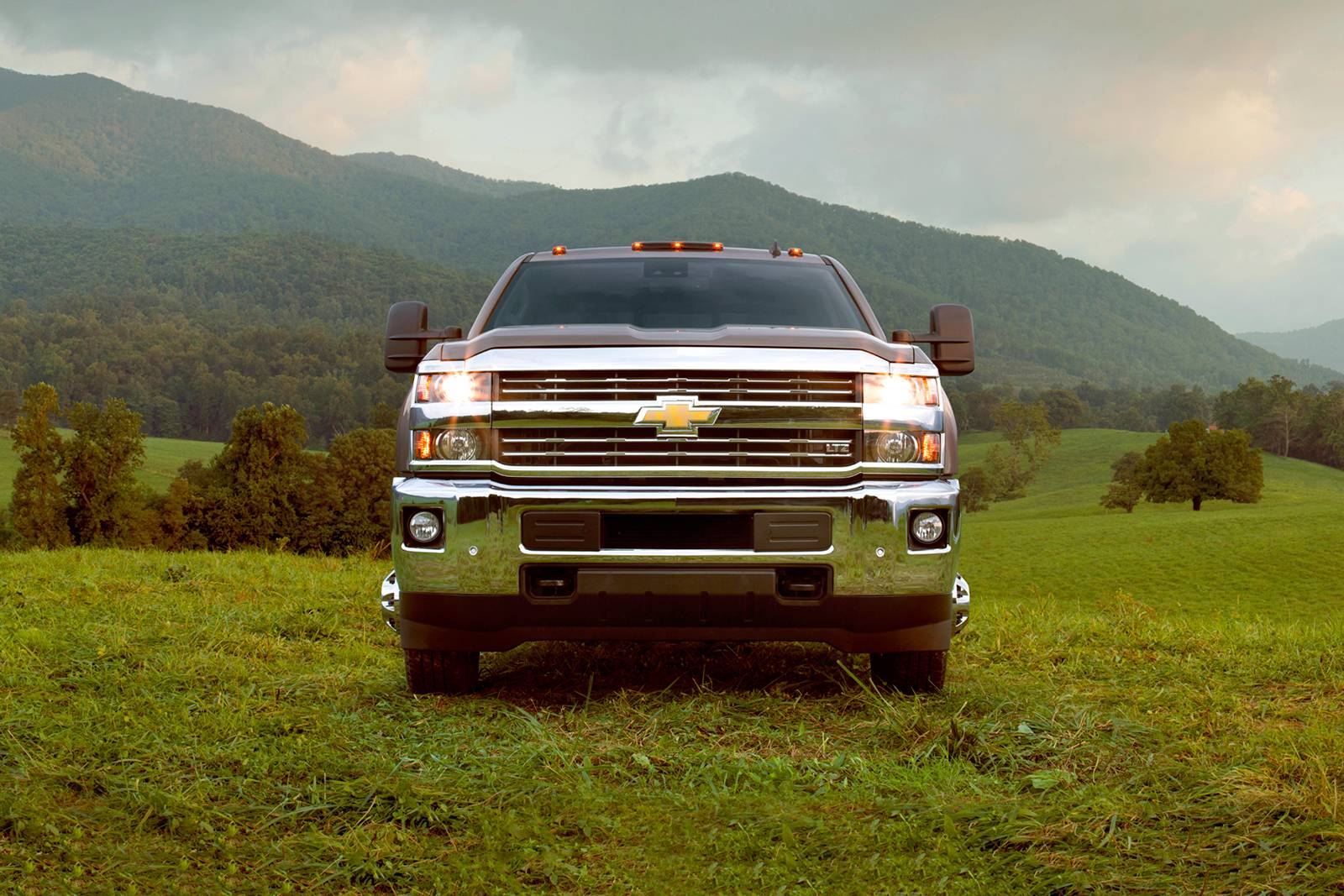 2018 Chevrolet Silverado exterior F