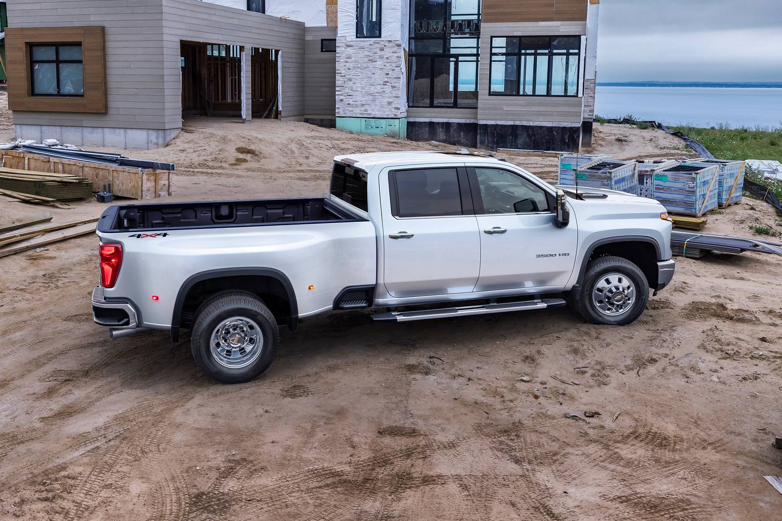 2024 Chevrolet Silverado exterior S