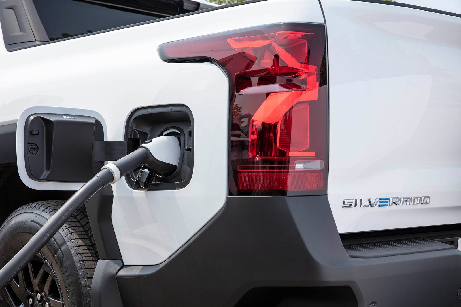 2024 Chevrolet Silverado exterior EDETAIL