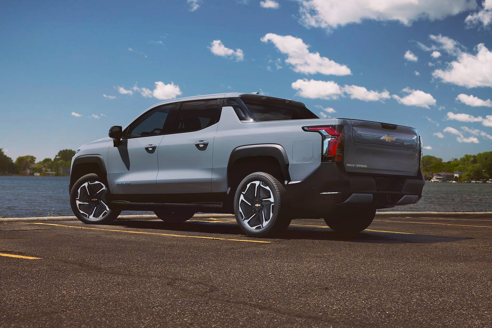 2025 Chevrolet Silverado exterior FQ