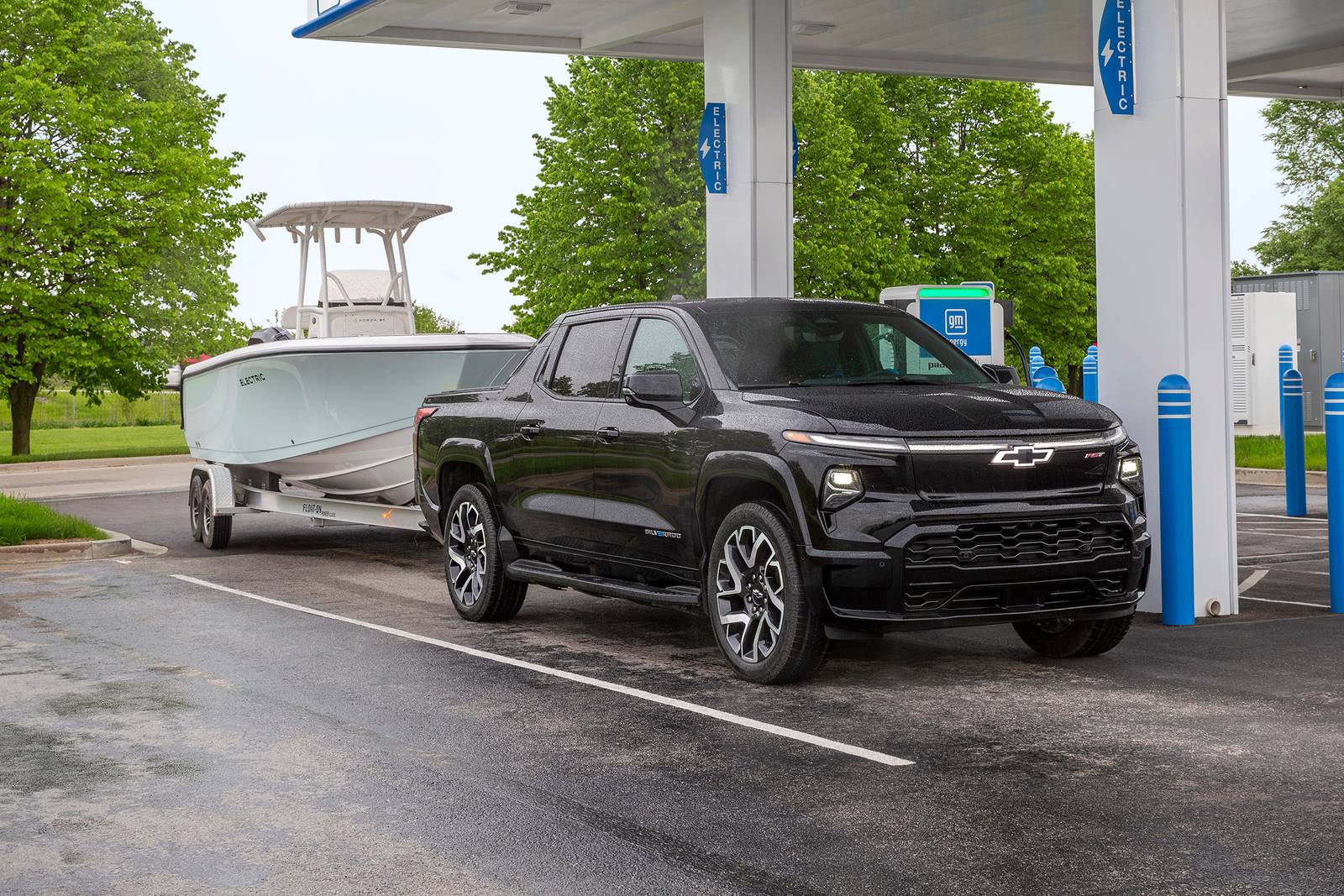 2025 Chevrolet Silverado exterior LIFE1