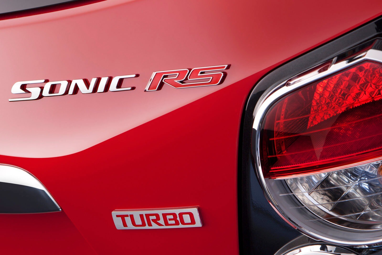 2016 Chevrolet Sonic — OEM photo 4