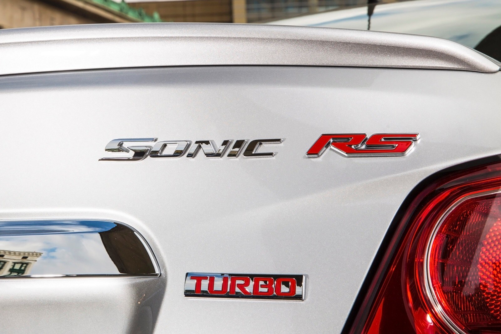 2016 Chevrolet Sonic — OEM photo 5
