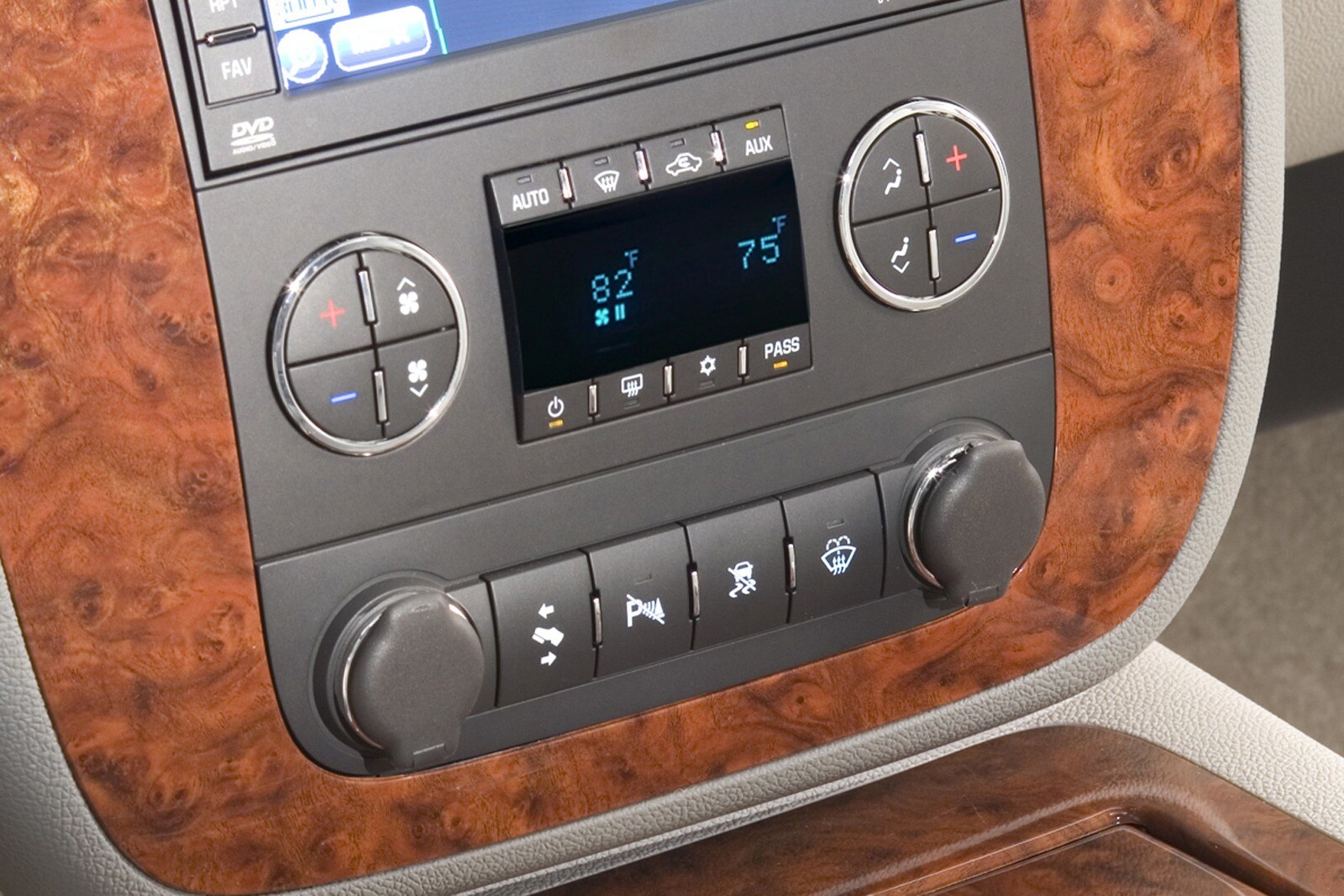 2007 Chevrolet Suburban interior CC
