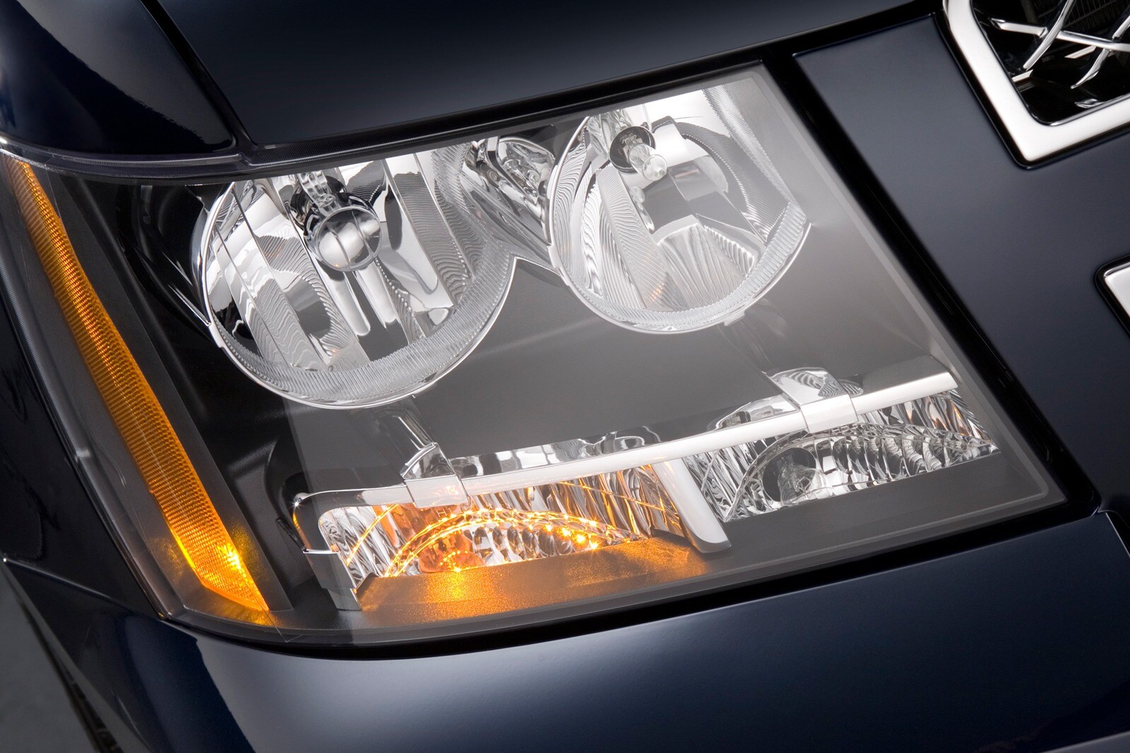 2007 Chevrolet Suburban exterior EDETAIL