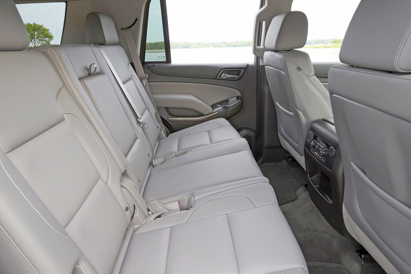 2016 Chevrolet Tahoe front safety RI