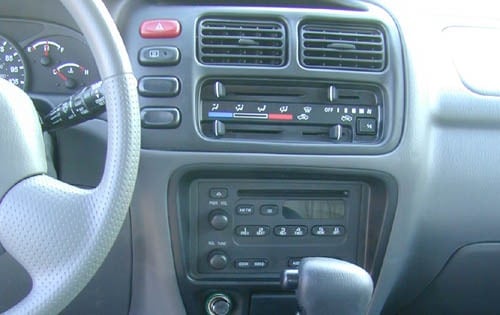 2001 Chevrolet Tracker interior CC