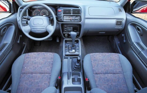 2004 Chevrolet Tracker interior I