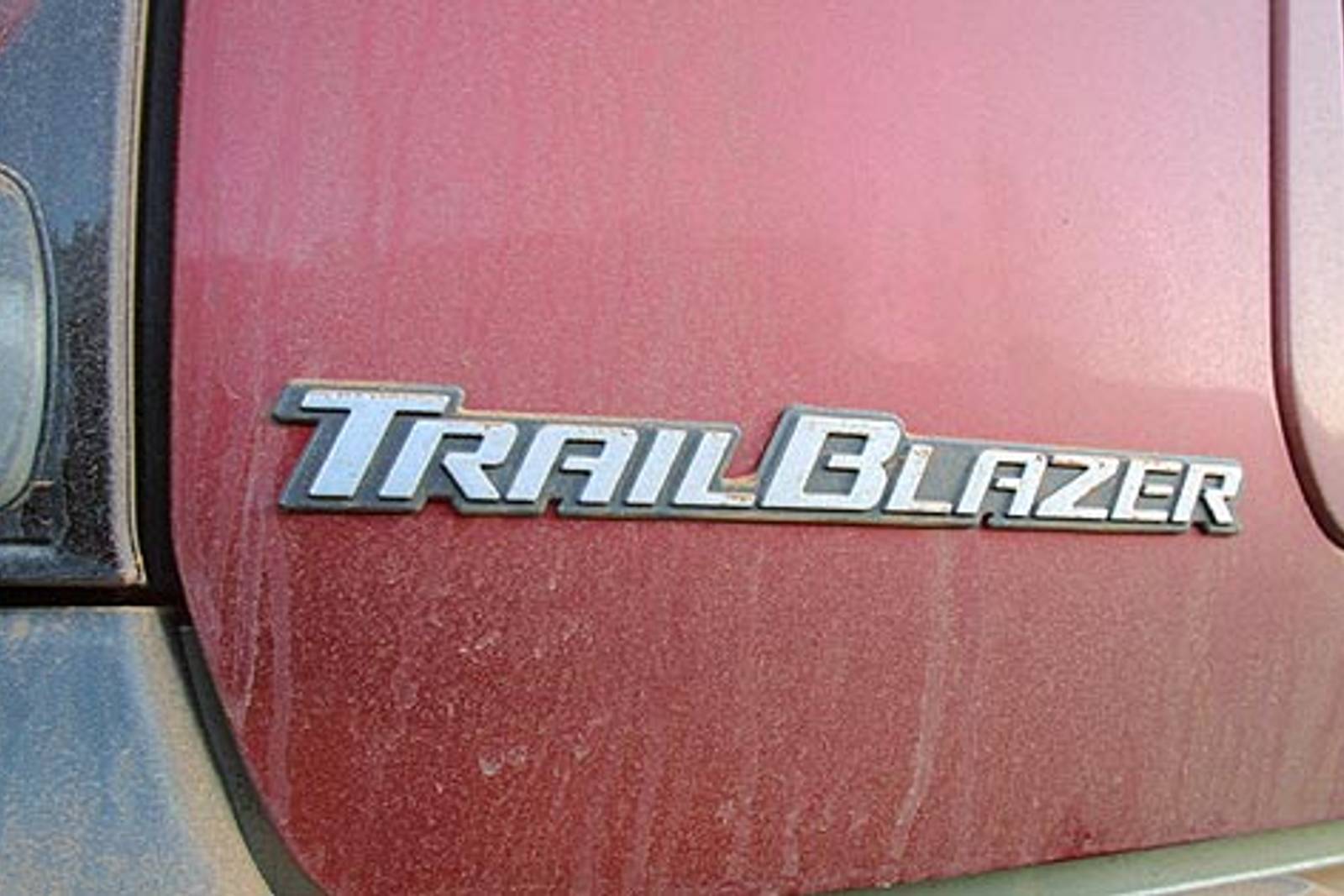 2002 Chevrolet TrailBlazer exterior FBDG