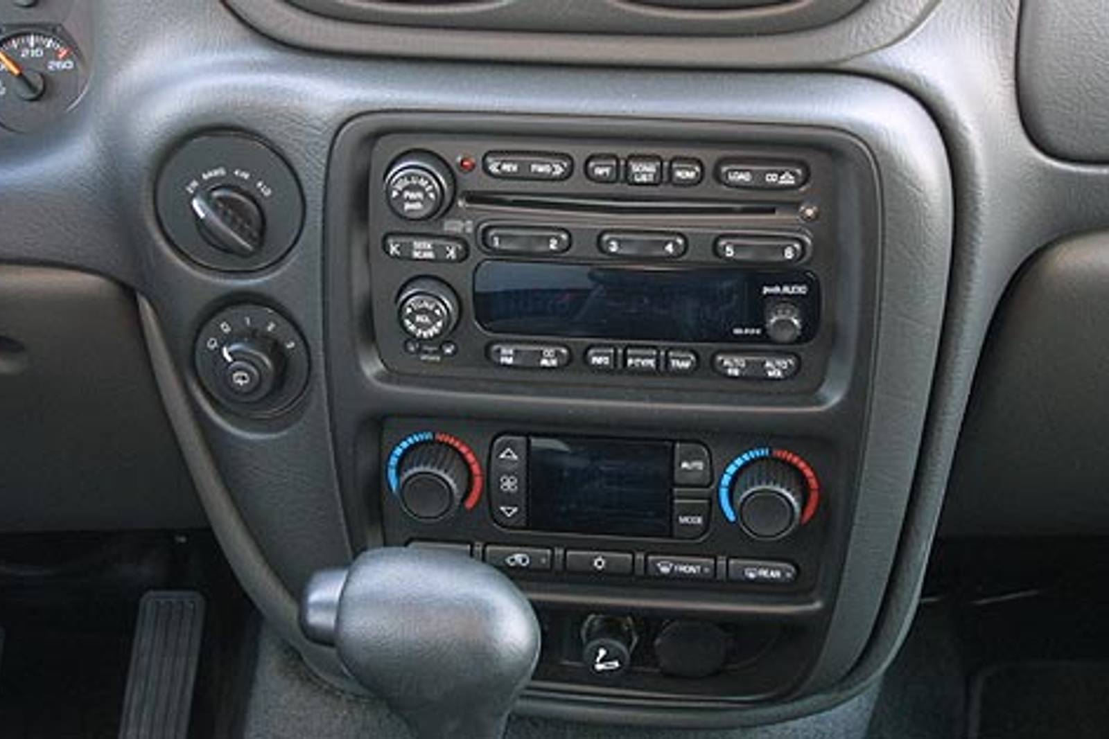 2002 Chevrolet TrailBlazer interior CC
