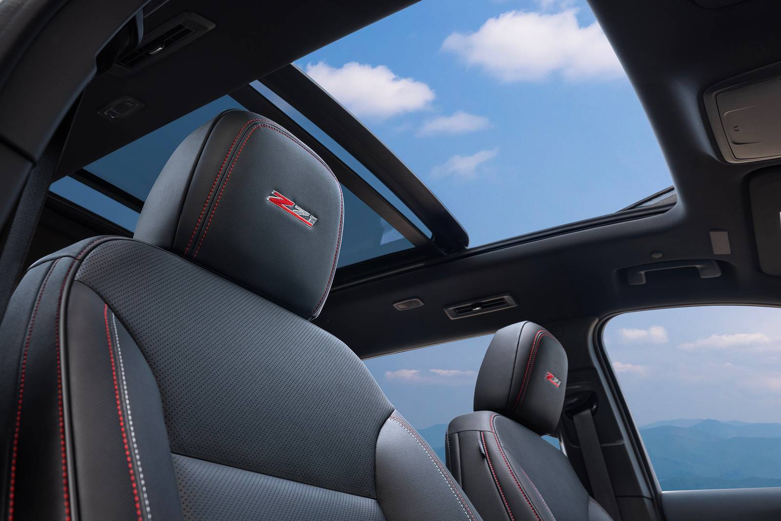 2025 Chevrolet Traverse interior DETAIL