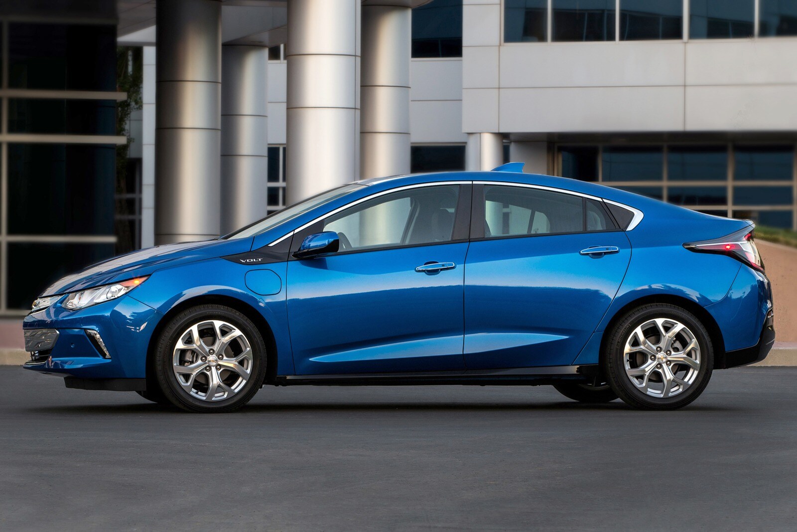 2017 Chevrolet Volt exterior FQ