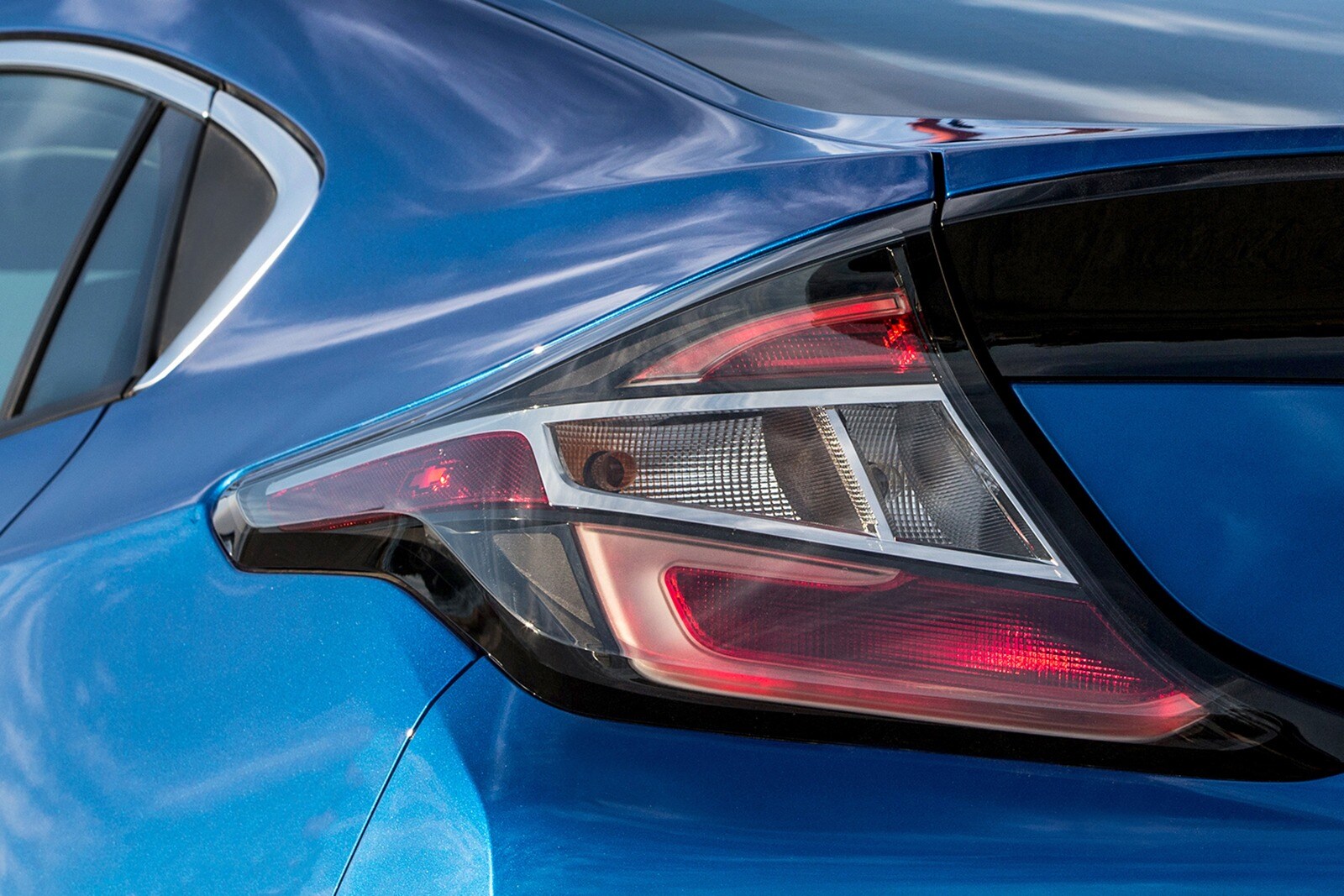 2018 Chevrolet Volt front safety EDETAIL