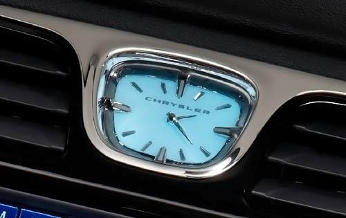 2011 Chrysler 200 front safety DETAIL